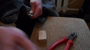 Как правильно поджать "бегунок" на молнии (одежда).