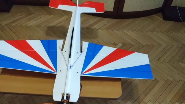 Радиоуправляемая модель самолета Extra 330 смотреть онлайн