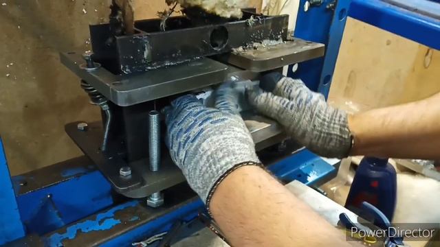 Отливка держателя для стекла. 4 детали в форме. Влм 120, полипропилен птр 20. смотреть онлайн