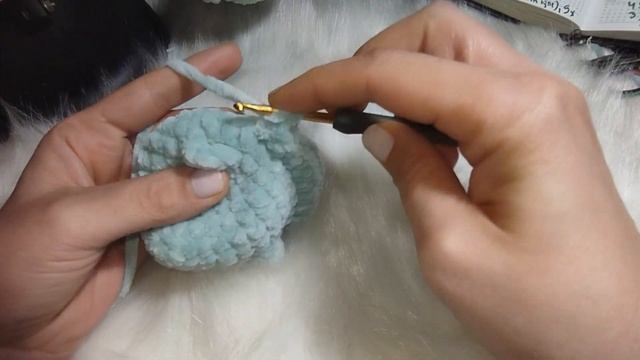 Вязаный динозавр крючком(2.ч.)|Мастер-класс динозаврик крючком из плюшевой пряжи смотреть онлайн