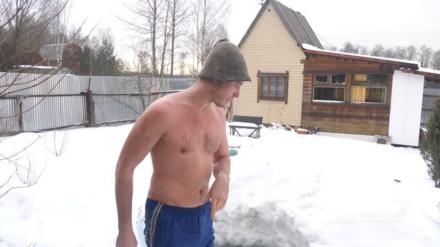 Из бани в прорубь. Закаливание по-русски! смотреть онлайн