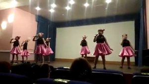 Бабушка рядышком с дедушкой