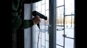Теплосберегающая плёнка на окна. Поклеили на 2 окна.