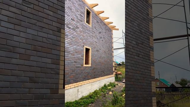 Красивый двух этажный дом из облицовочного кирпича в красивом цвете #shortsvideo #стройка #дом смотреть онлайн