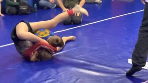 girl vs boy bjj 2023 - submission by reverse triangle and armbar *niña flexible*