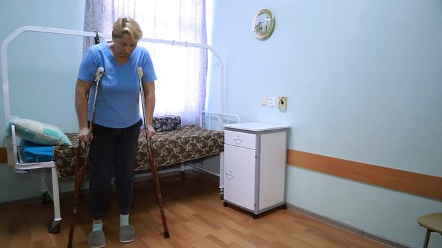 Эрготерапия после эндопротезирования ТБС. Как правильно ходить с костылями  и  ложиться на кровать