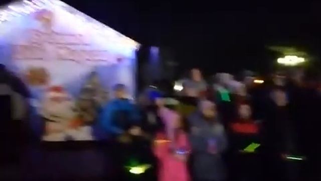 В Запорожье на площади Маяковского пели рождественские песни смотреть онлайн