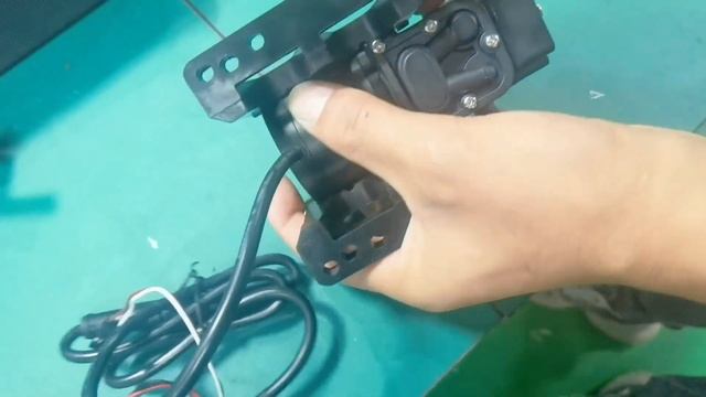 Отрегулировать выход водяного насоса 俄语