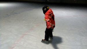 Как научить ребёнка кататься на коньках. Развороты