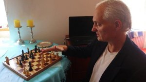 Chess game by FIDE Master Reinhard Hanel  - A chess analysis by Peter Krug (Hallein)