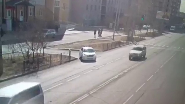 При выезде на главную перевернулся