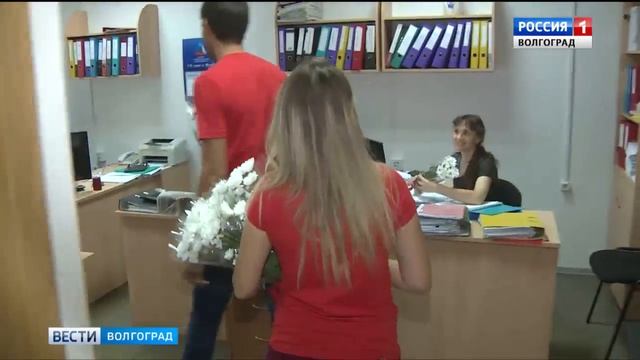 Волгоград присоединился к всероссийской акции «Привет, ромашки!» смотреть онлайн