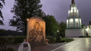 В келейной ночной тишине …