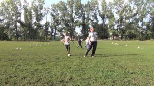 Тренировка группы юных футболистов 7-8-9 лет