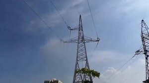 Моем изоляцию высоковольтной ЛЭП с вышки