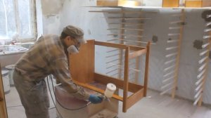 Письменный стол из массива дерева, лакировка снизу