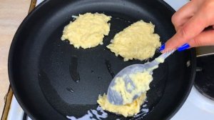 Минимум муки, максимум яблок. Яблочные оладьи, практически из одних яблок. Вкусно и просто