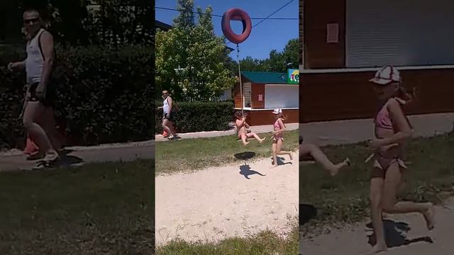 Галатея Приморская. Пляж. Море. Камила и Каролина катаються на лодке. смотреть онлайн