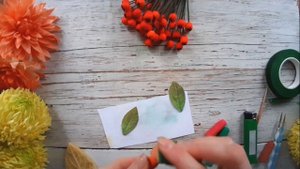 Гроздь рябины своими руками.