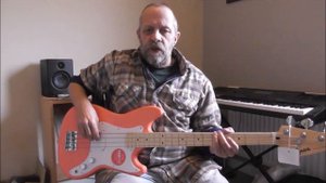 Squier Sonic Bronco Bass MN Unboxing and Close Up