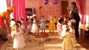 Танец  дождик 1 младшая группа детский сад "Ромашка" с.Хоринск