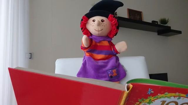 КуКурик читает стих Я выросла смотреть онлайн