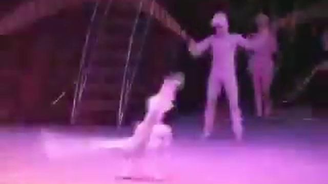 ЦИРК на воде Яны Шевченко «Акробаты со скакалками» смотреть онлайн