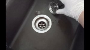 Что делать,  если из слива раковины чувствуется неприятный запах