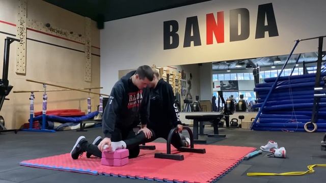 Гимнастика Киев. Акробатика Киев. Растяжка Киев. Стретчинг Киев. Складка мостик шпагат смотреть онлайн