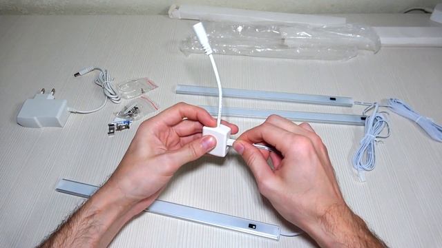 ВКЛЮЧИТЬ СВЕТ БЕЗ РУК Светодиодный светильник под шкаф с СЕНСОРОМ ОБНАРУЖЕНИЯ подсветка рабочей зоны смотреть онлайн