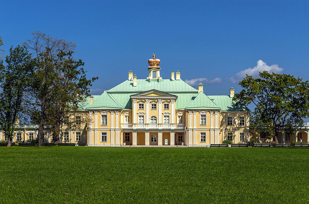 Большой петровский дворец