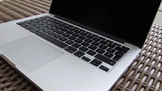 Apple MacBook Pro 13" Retina Late 2013 Unboxing & Preview смотреть онлайн