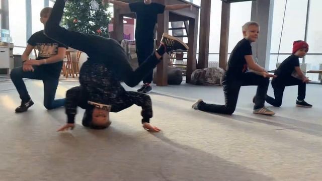 Танцевальный номер|DSMG|Про, юниоры|Тренер Халипов Юрий смотреть онлайн