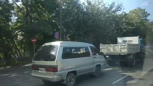 Вид из окна автобуса через центр города Владивосток смотреть онлайн