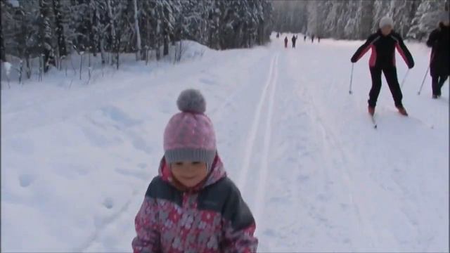 VLOG Катаемся на лыжах и снегокате! // Kisa Alisa смотреть онлайн