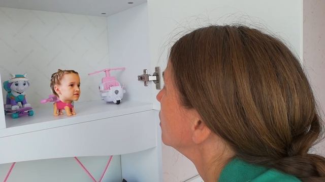 ДЕВОЧКА ПРЕВРАТИЛАСЬ В СКАЙ ИЗ ЩЕНЯЧЬЕГО ПАТРУЛЯ смотреть онлайн