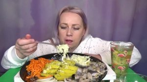 МУКБАНГ КАРТОШКА С СЕЛЕДКОЙ//MUKBANG КАРТОШКА В МУНДИРАХ С СЕЛЕДОЧКОЙ//не АСМР//HERRING and POTATOE