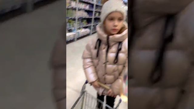 Шопинг!!!Что мы купили в большом магазине??? смотреть онлайн