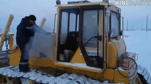 Заводим, запускаем трактор зимой на морозе. Start the tractor in the cold.