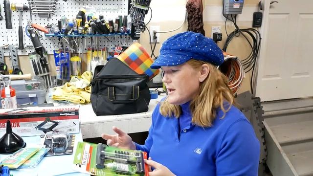 THE BEST Emergency Tool Kit for you car & Other Helpful Items DIY/Hacks! смотреть онлайн