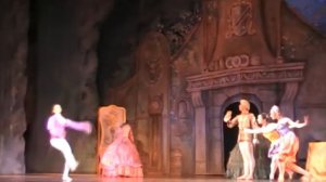 Денис Каганер в роли "мачехи" в балете "Золушка"