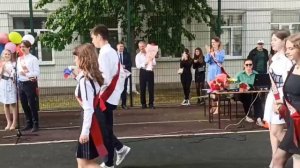 Звенит последний звонок