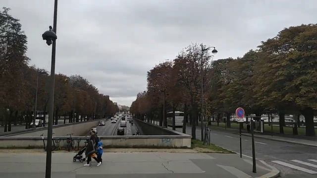 Автобусная прогулка по Парижу смотреть онлайн