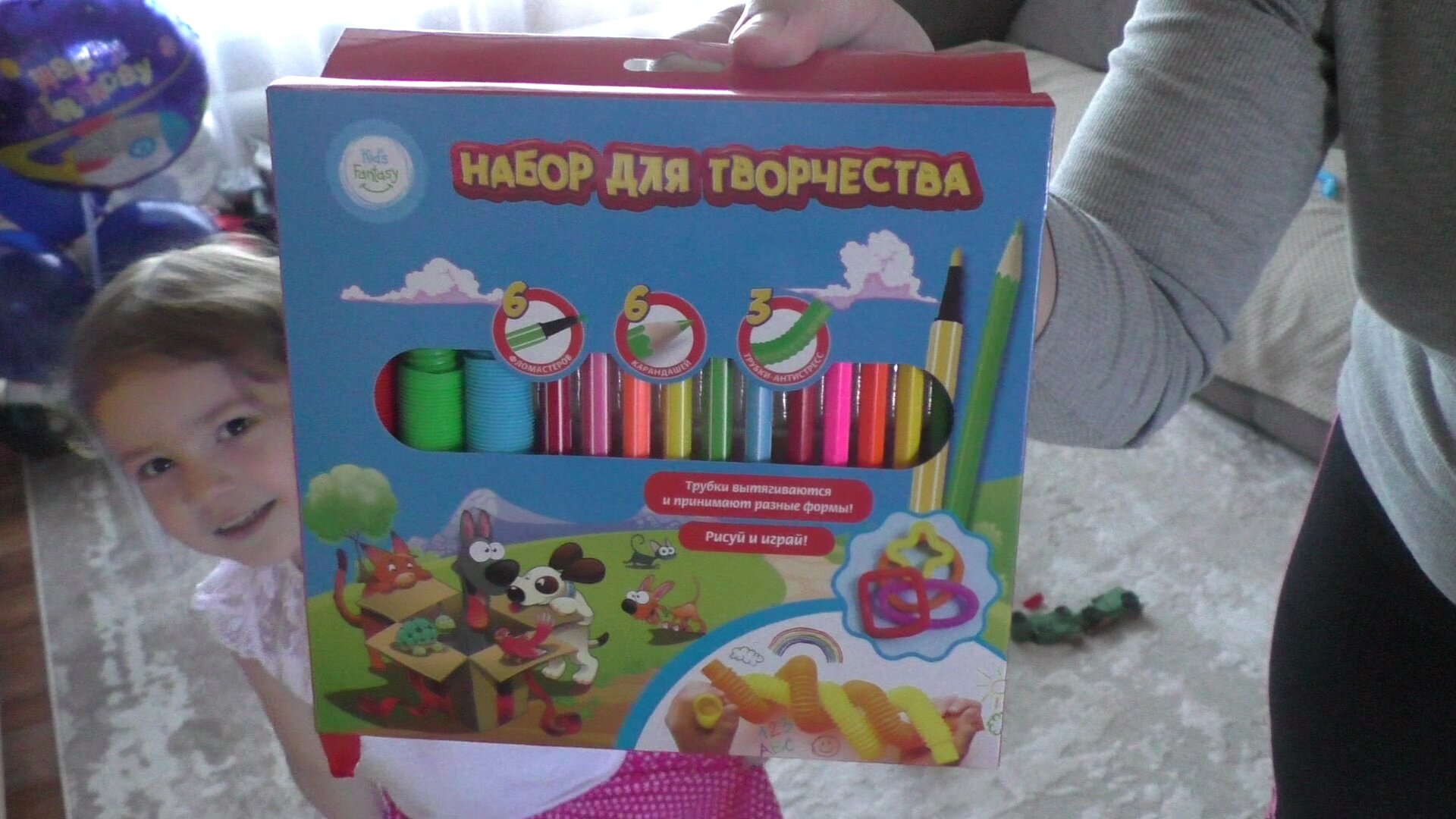 Собираем и разукрашиваем картонные домики. Это далось нелегко....mp4