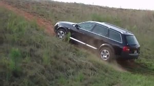 Audi Allroad (Ауди Оллроад) поднимается на очень крутую гору !