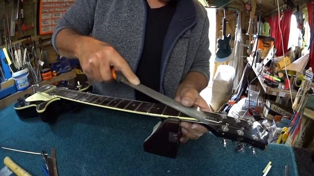 Ibanez PF100 Les Paul nut change смотреть онлайн