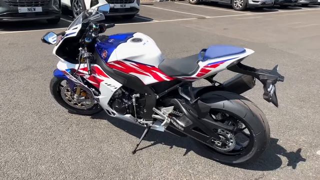 Honda CBR1000RR-R SP Fireblade 30th Anniversary Edition 2022 смотреть онлайн