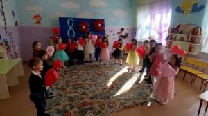 Танец ко Дню Матери старшая группа