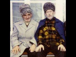 Хасаниль Мухаммад (رحمه الله) - Муаллим Муфтия Ахмада-афанди (къ.с.р.) читает Коран на кладбище 94г.