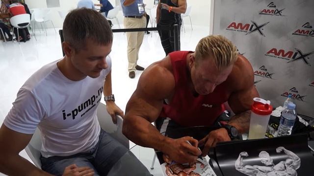 На автограф-сессии Денниса Вольфа (Арнольд Классик Европа 2014) смотреть онлайн